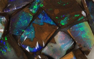 Opale boulder : origine, couleurs, valeur et conseils d’achat