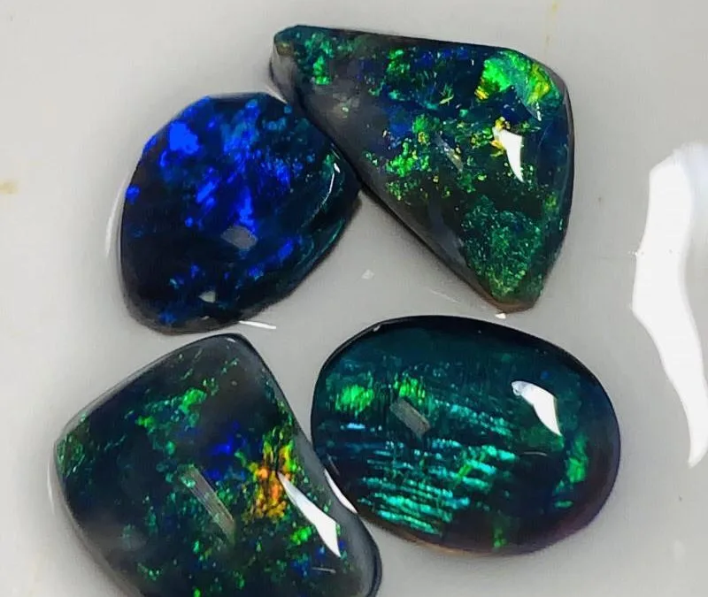 Opale de Lightning Ridge : origine, couleurs, valeur et conseils d’achat