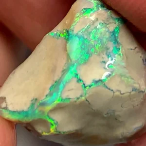 Lightning Ridge crude opal